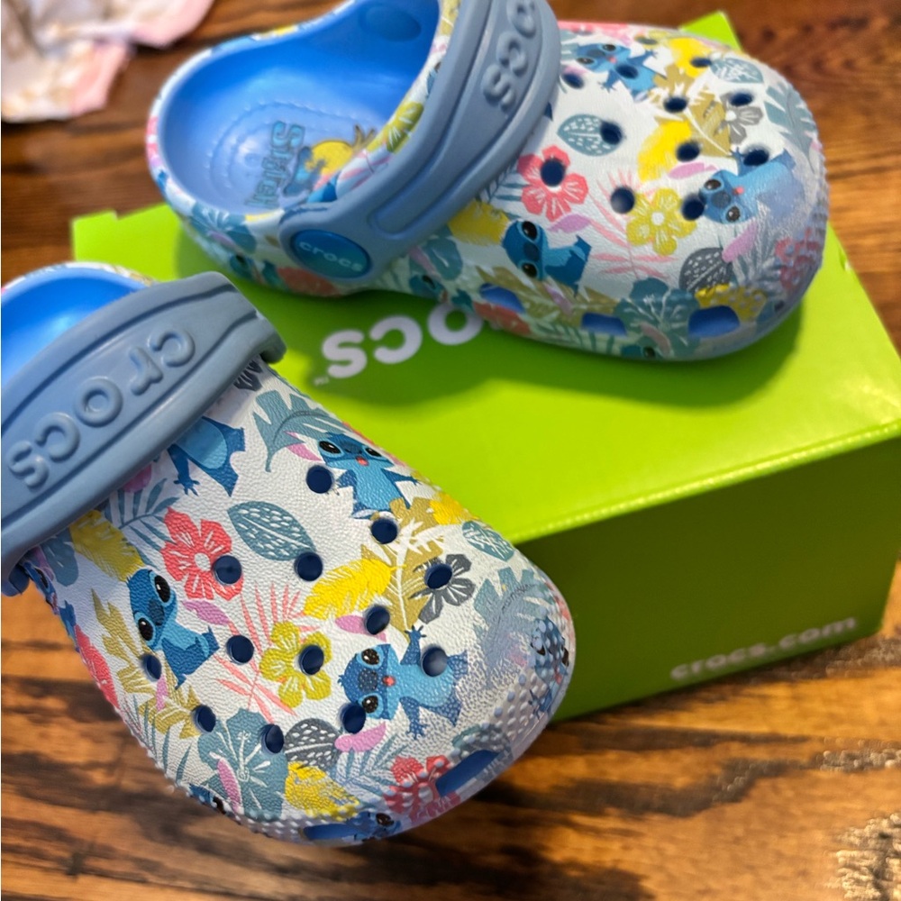 DISNEY STITCH CROCS -Toddler 6